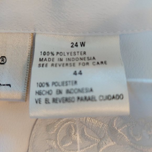 NOS W/Tag Kathie Lee White Blouse W/White Embroidery W/Side Slits On Bottom - Picture 3 of 16